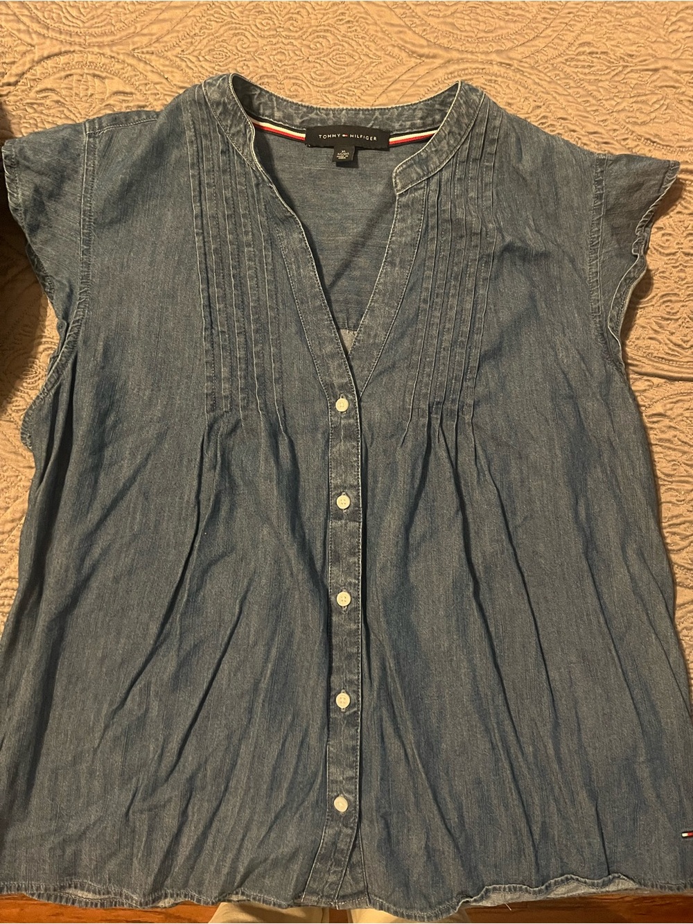 Tommy Hilfiger Women's Blue Chambray Pintuck Button-Down Top